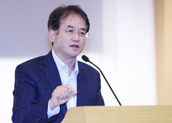‘특례시 지원 특별법 제정을 위한 국회 정책토론회’에서 연설 중인 이동환 고양특례시장
