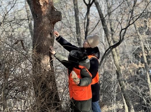 에코 볼런투어 ‘야생 조류 먹이주기’ 활동 장면
