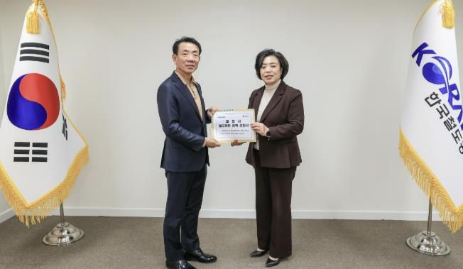 좌측 한문희 한국철도공사 사장, 우측 신계용 과천시장