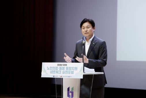 조용익 부천시장이 지난해 6월 열린 노인의료 돌봄 통합지원 네트워크 실천 포럼에서 발언하고 있다.