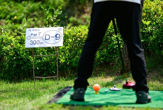지난해 화천군 하남면 거례리 산천어 파크골프장 제2구장에서 열린 2024 전국 부부(가족) 롱홀 이벤트 대회