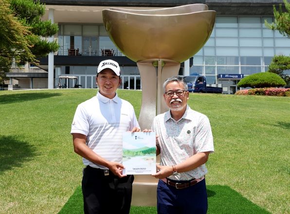 [제68회 KPGA 선수권대회 with A-ONE CC] 'KPGA 선수권대회'만의 특별함… 첫 출전 선수에게 기념액자 전달 및 참가 선수 전원에게 넥타이, 네임택 지급