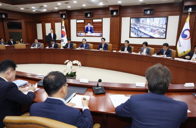 김민석 총리 "물가 안정에 총력…부동산 대출 규제 꼼꼼히 점검할 것"