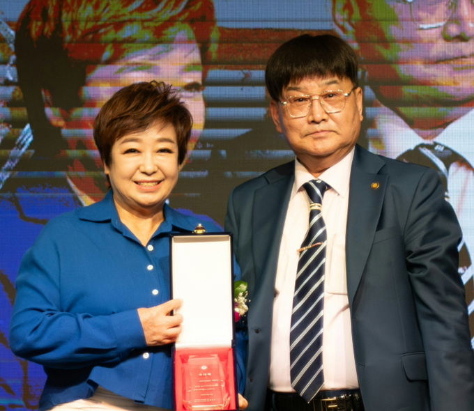 홍원경(서백), 혜은이가요제 및 제주국제페스타 총재 취임