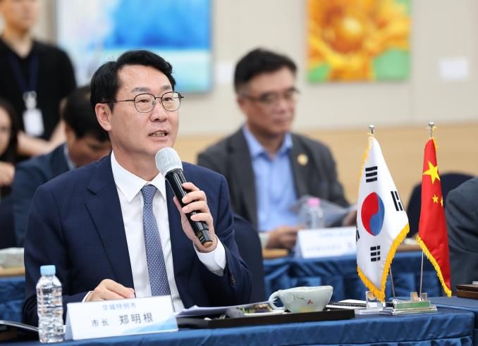 정명근 화성특례시장이 2일 열린 중국 웨이하이시 경제교류간담회에서 발언하고 있다
