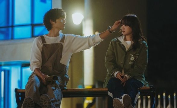 '마이 유스' 송중기X천우희, 한밤 중 달콤한 눈맞춤 ‘설렘 한도 초과’