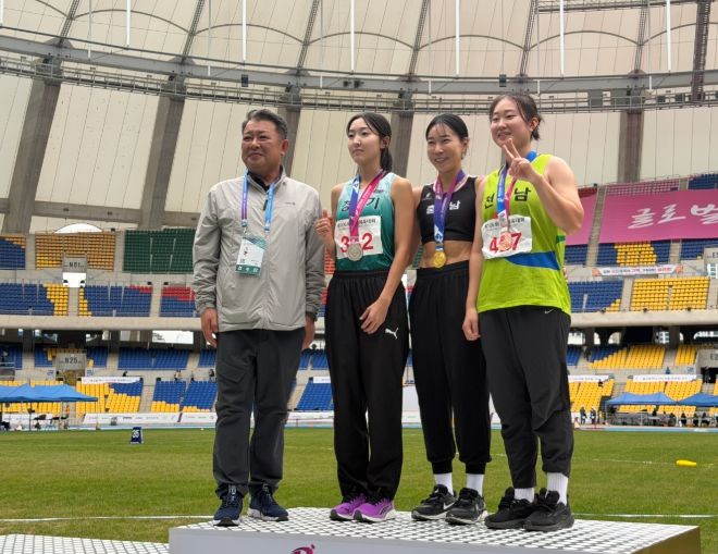 육상팀 조은주 선수 100m 허들 1위로 금빛 질주
