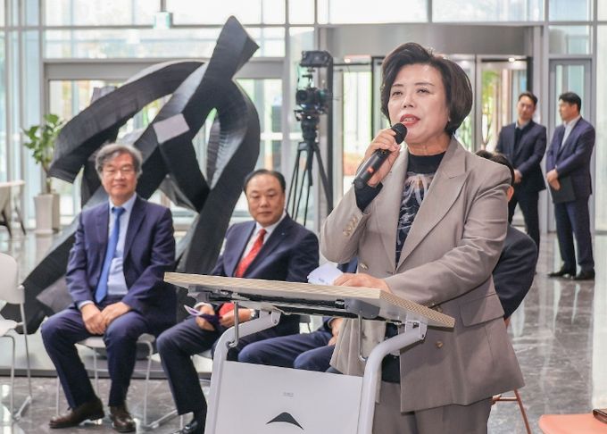 신계용 과천시장, 지정타에 문 연 ‘펜타원 인큐베이팅센터’·복합문화공간 ‘오각’에 축하와 기대 전해