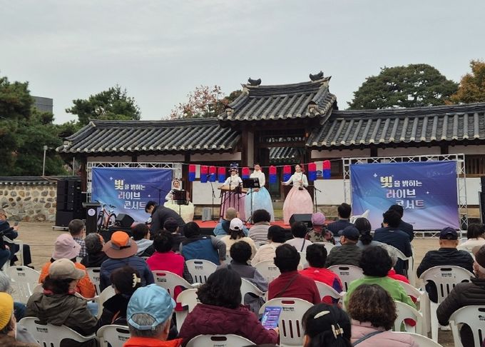 팽성읍, 문화유산 품은‘ 빛을 밝히는 라이브 콘서트’ 성황리 개최