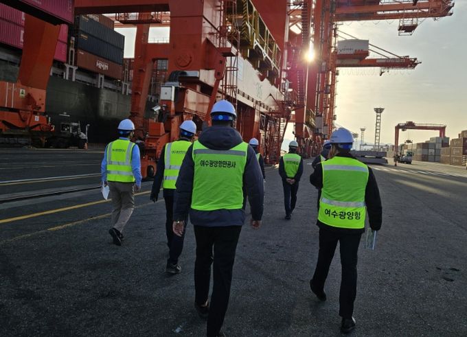 겨울철 재난 대비 해양수산분야 점검(항만 크레인 점검)