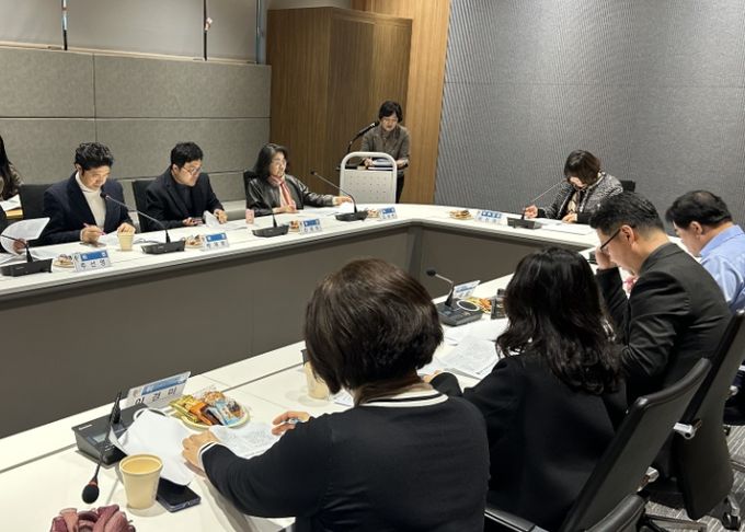 지난 25일 시청 컨퍼런스룸에서 '2025년 아동복지기관협의체 2차 회의'가 진행되고 있다.