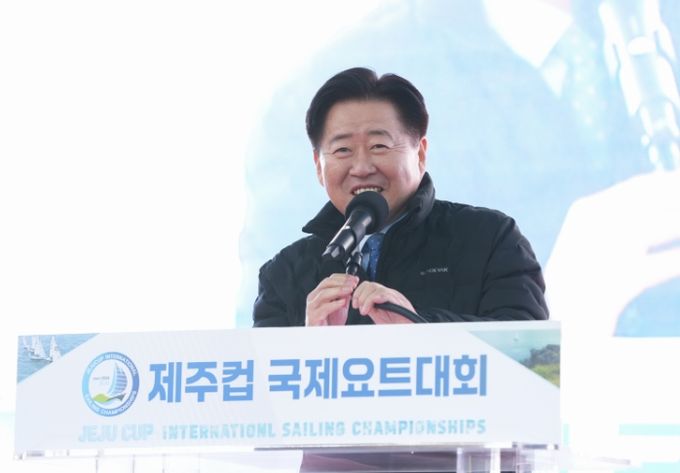 제주도, 제주 앞바다 수놓은 요트…첫 제주컵 국제대회 성황