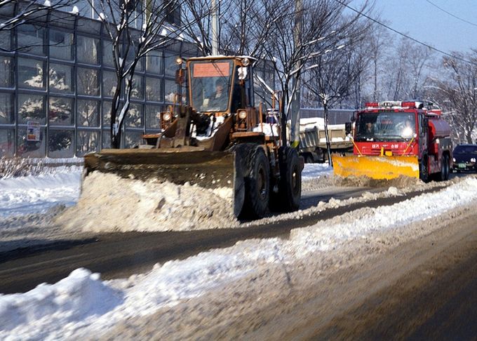 참고사진: 도로 제설 모습