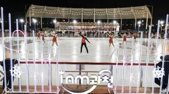 2024년 과천 문원야외스케이트장 공연 모습.