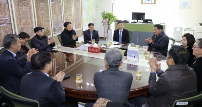 황규돈 신임 수원시 팔달구청장, 동 주민자치회장과 소통으로 하나되다