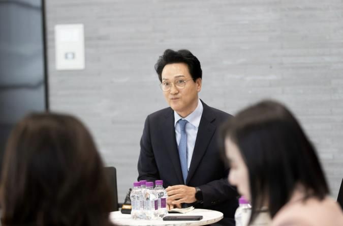 경기도교육청에서 기자간담회를 하고 있는 안민석 경기미래교육자치포럼 대표(사진=경기미래교육자치포럼)