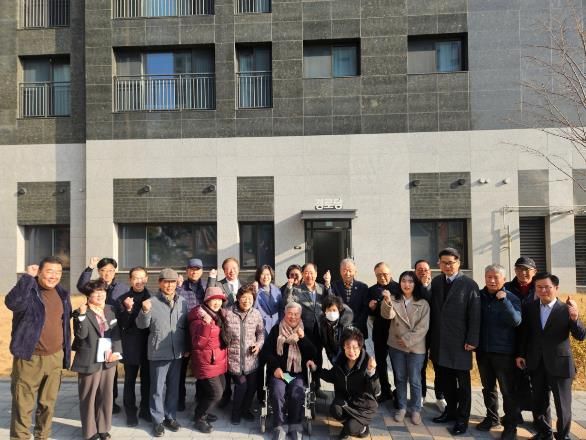 안성시 공도 우방아이유쉘 아파트 경로당 개소