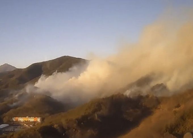 전남 광양시 주택 화재, 산불 확산 광경