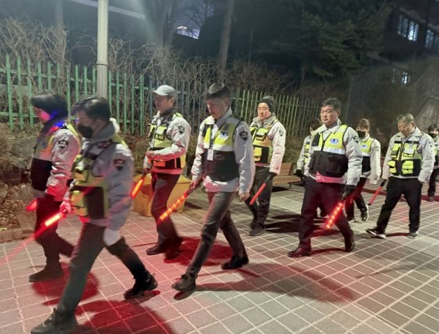 시흥시 신현동 자율방범대, 주 2회 이상 야간 순찰… 범죄 사각지대 해소 앞장