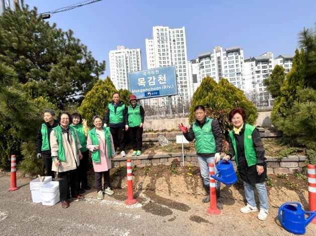 광명3동 새마을협의회·부녀회, ‘봄맞이 꽃심기’ 행사