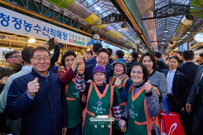 제주 동문시장 방문(청와대)