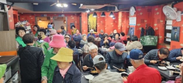남양주시 퇴계원읍, 초마미엔과 ‘어르신 짜장 나눔데이’실시