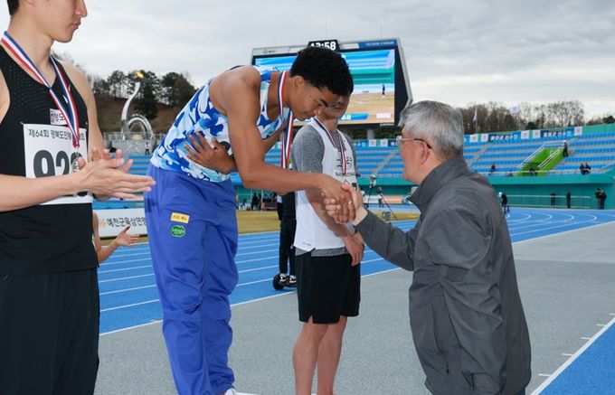 예천 육상, 첫날부터 메달 다수 획득, 우승 한발 다가서~