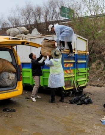 남양주시 진접오남행정복지센터, 농가와 함께 폐비닐 수거활동 전개